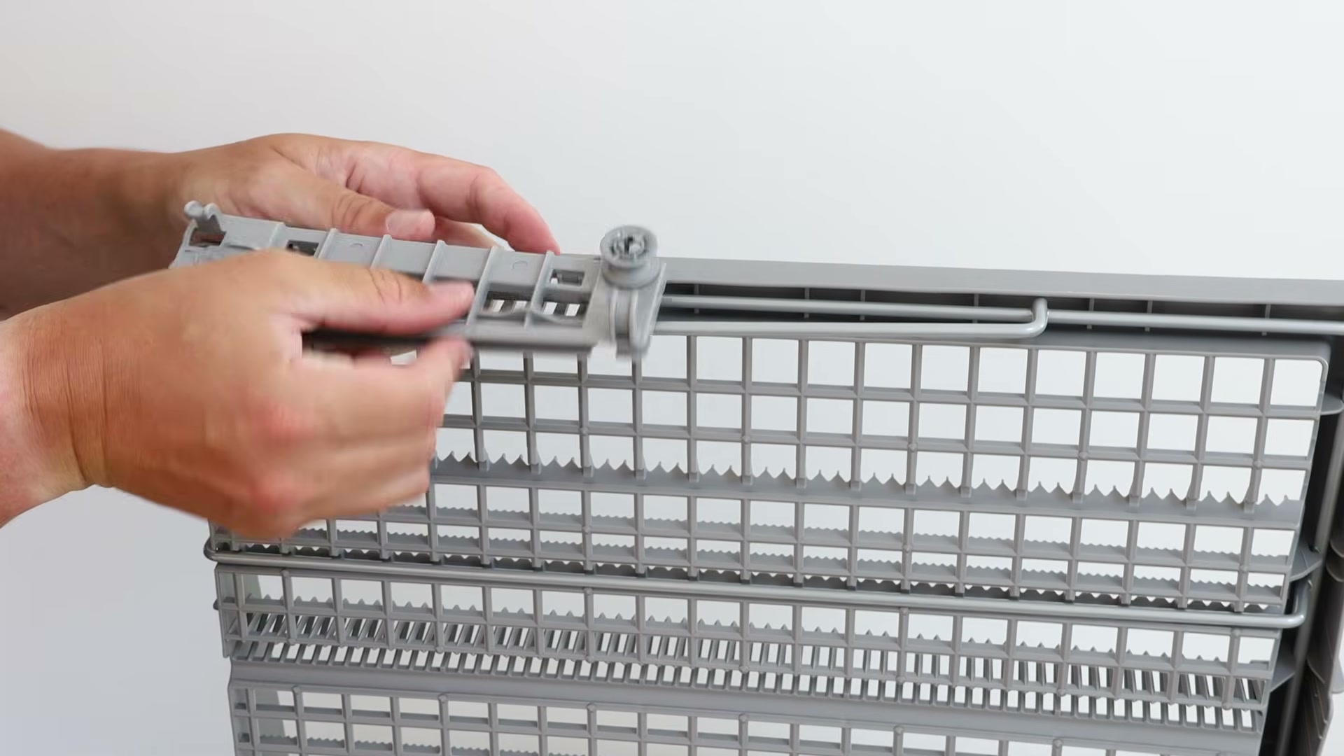 Clicking a labelled side support onto the new drawer