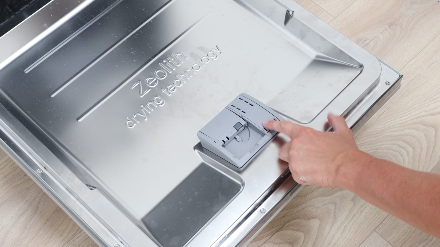 the detergent lid cover and seal are found here