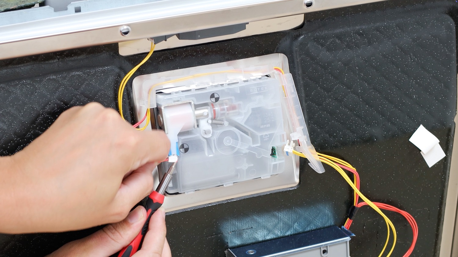Unclip electrical connectors