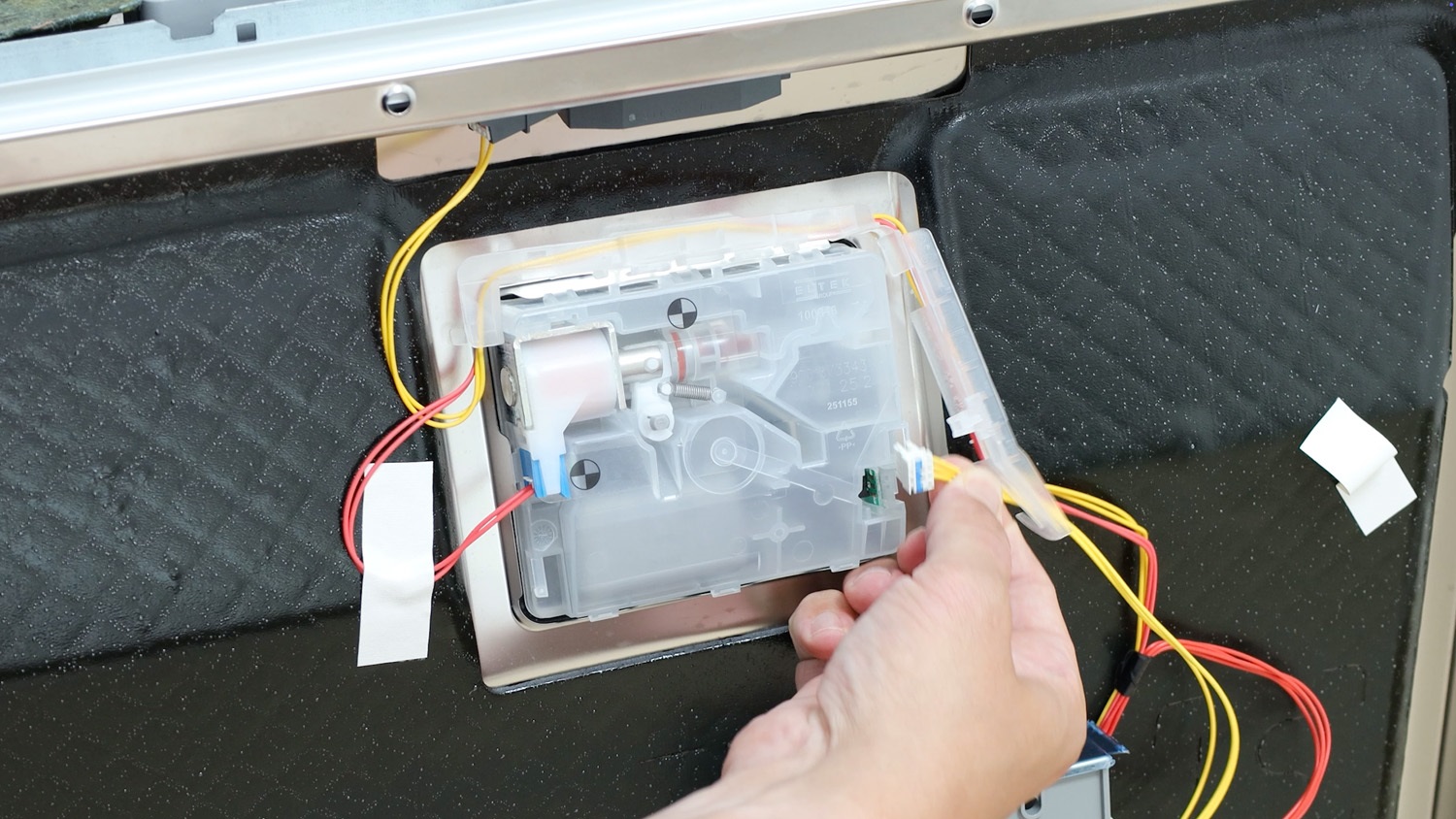 Unclip electrical connectors