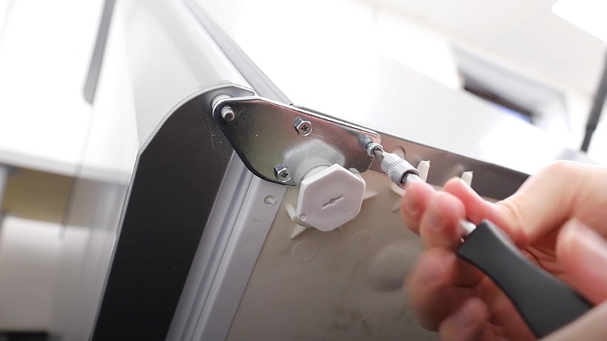 Undo the 3 screws