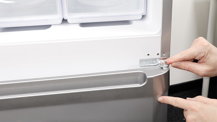 Install new centre hinge