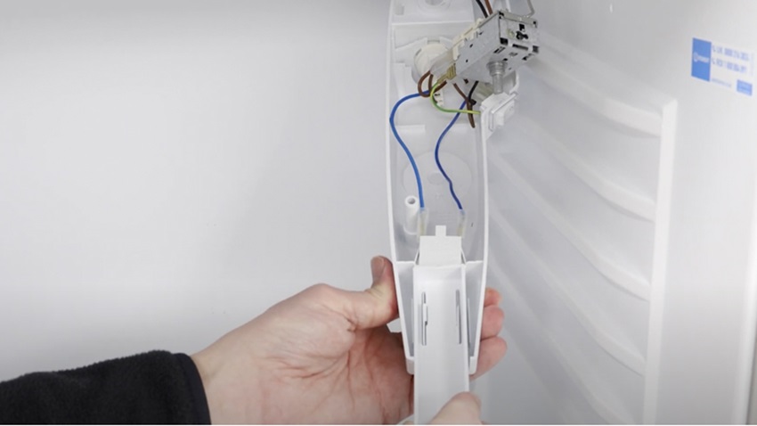 Remove pusher from fridge freezer