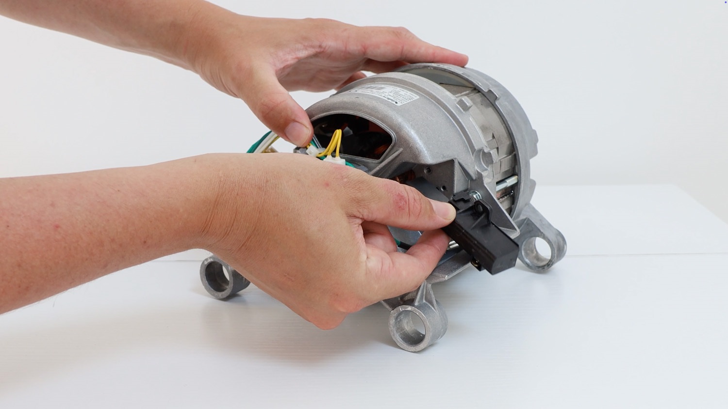 Remove old carbon brush