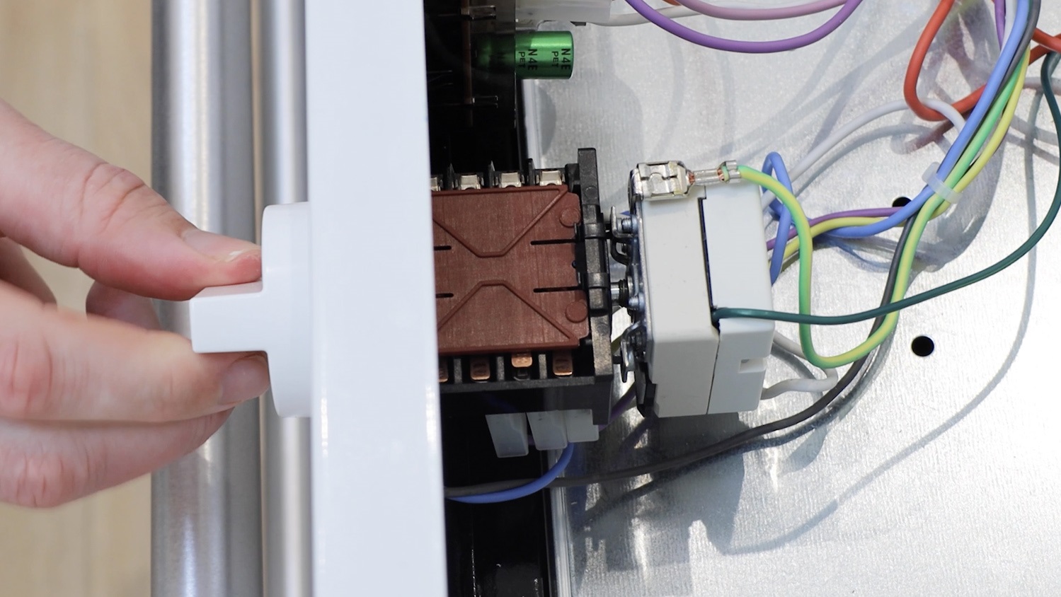 Check the contacts are working on the new temperature switch