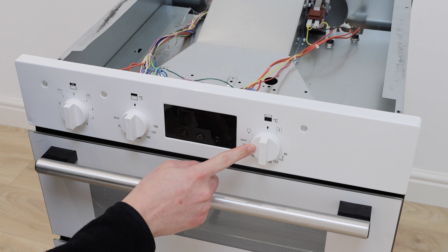How to Replace a Main Oven Temperature Switch - Hotpoint