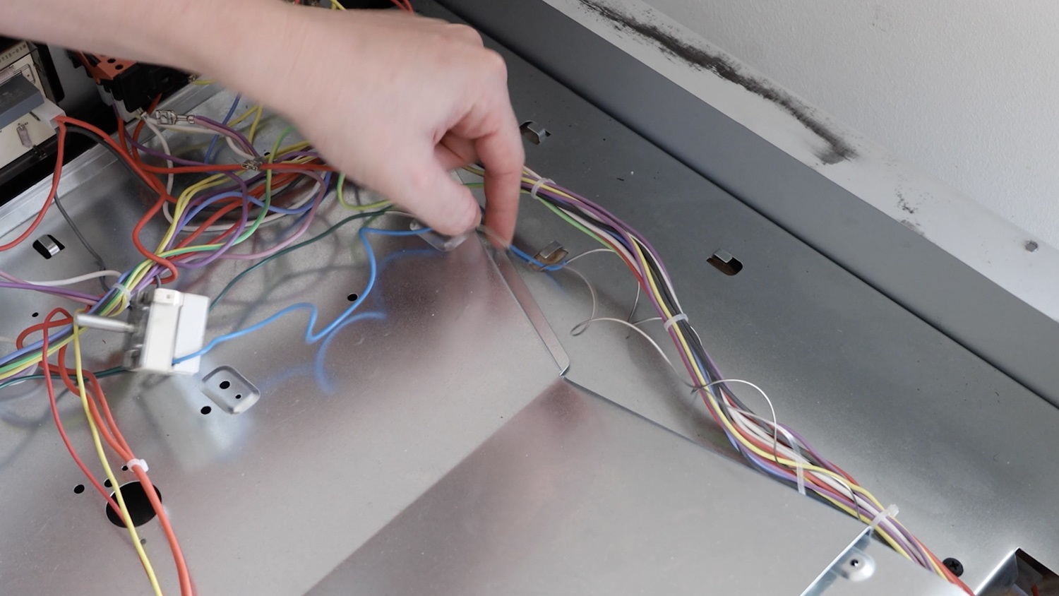 Unclip thermostat wire from top of oven