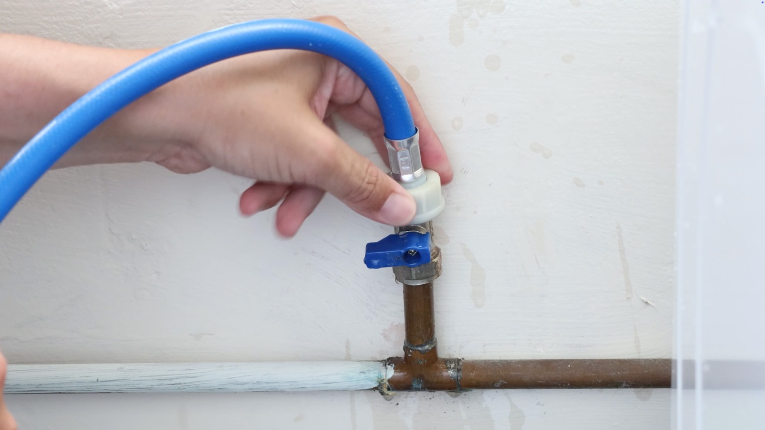 Twist fill hose connector on hand tight