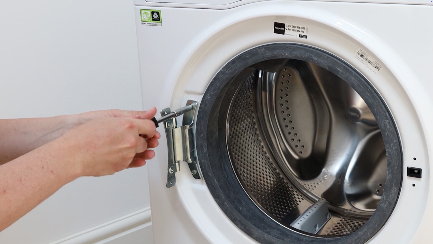 Remove bolts with 7mm socket