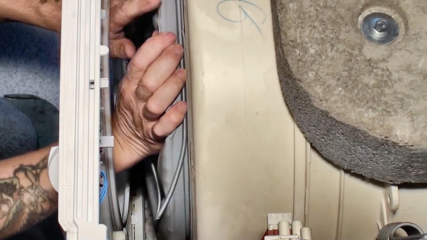 Attach retaining spring