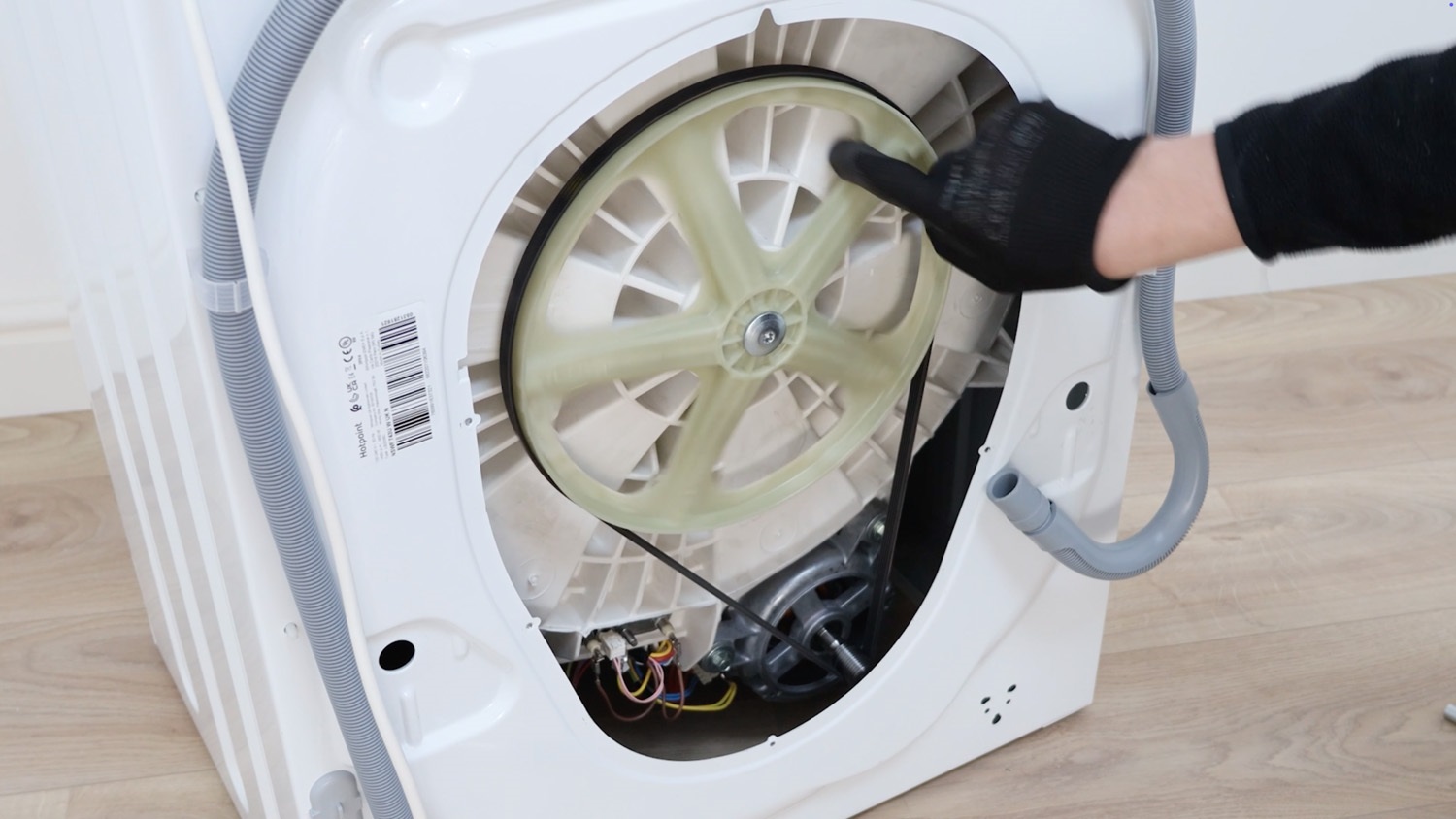 Spin the pulley wheel