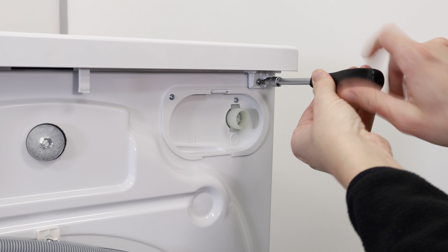 Re-screw screws in