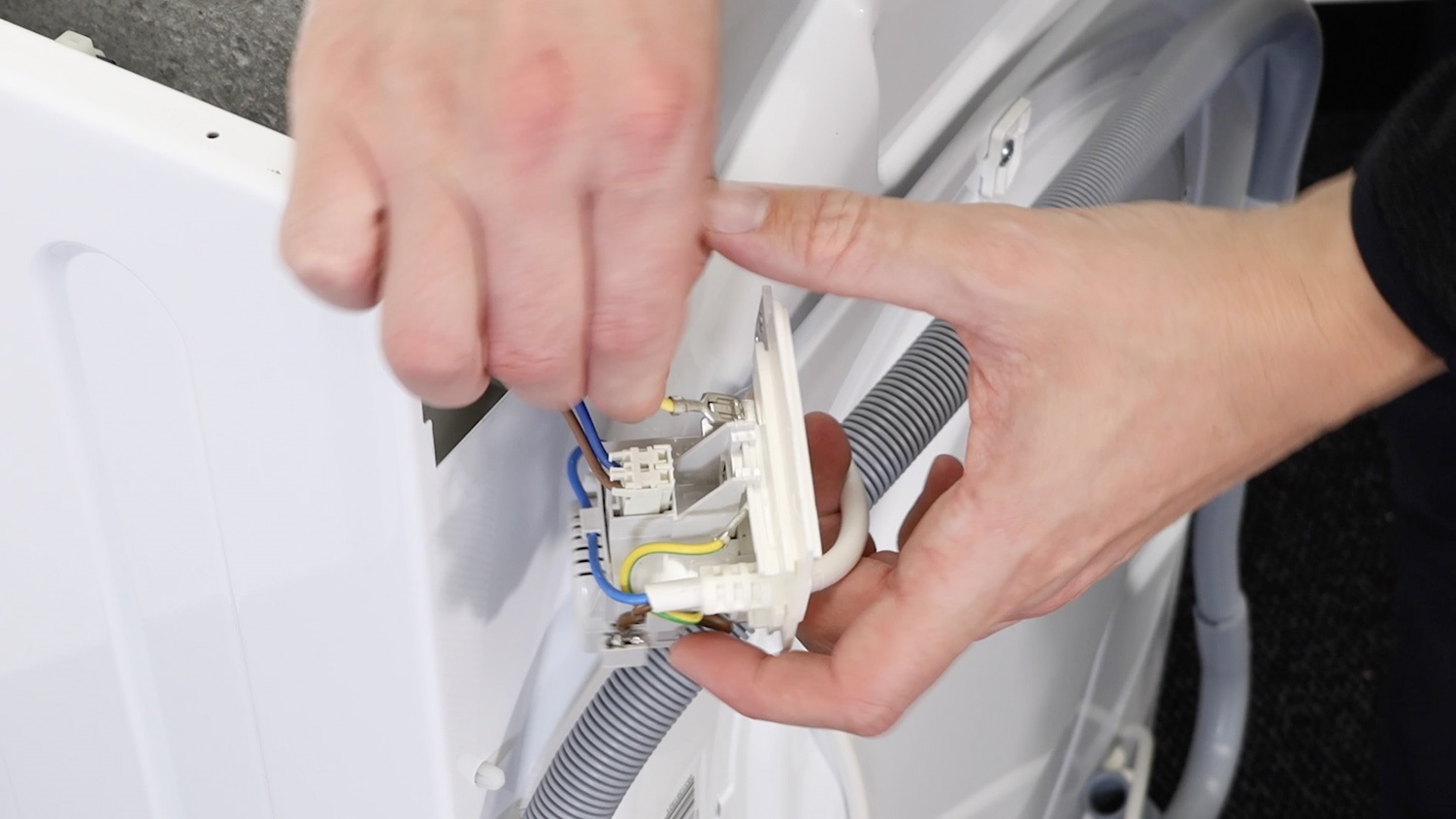 Remove wiring connectors