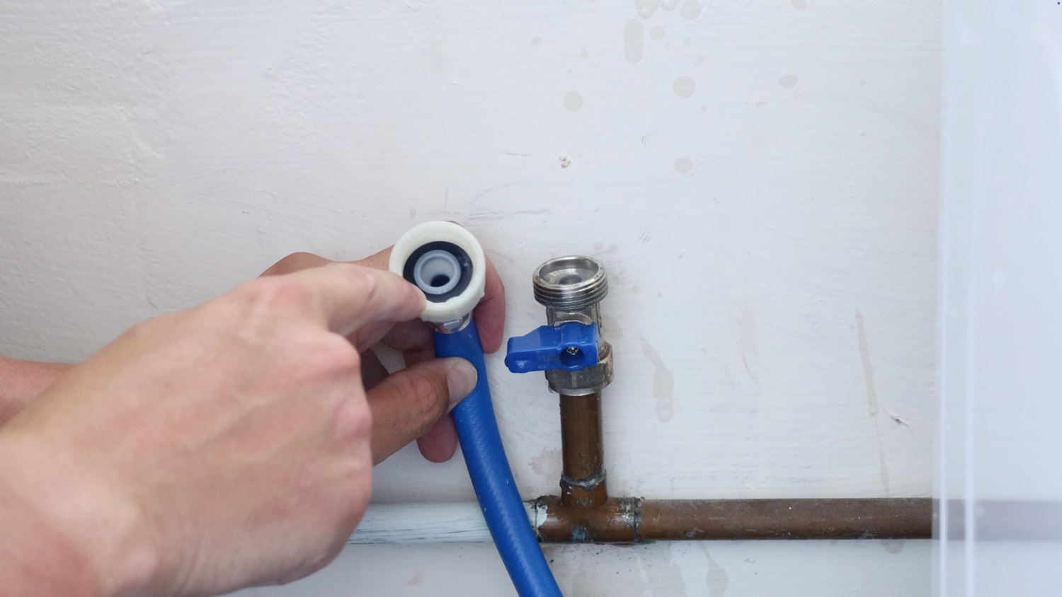 Ensure rubber o ring is in the connector