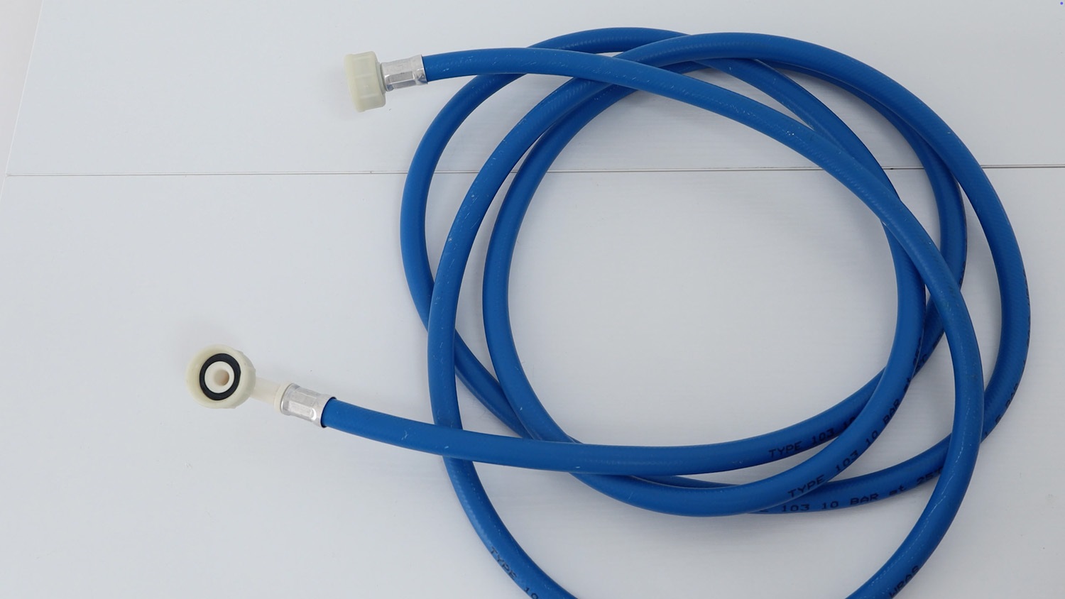Unpackage new fill hose 3.5m extra long