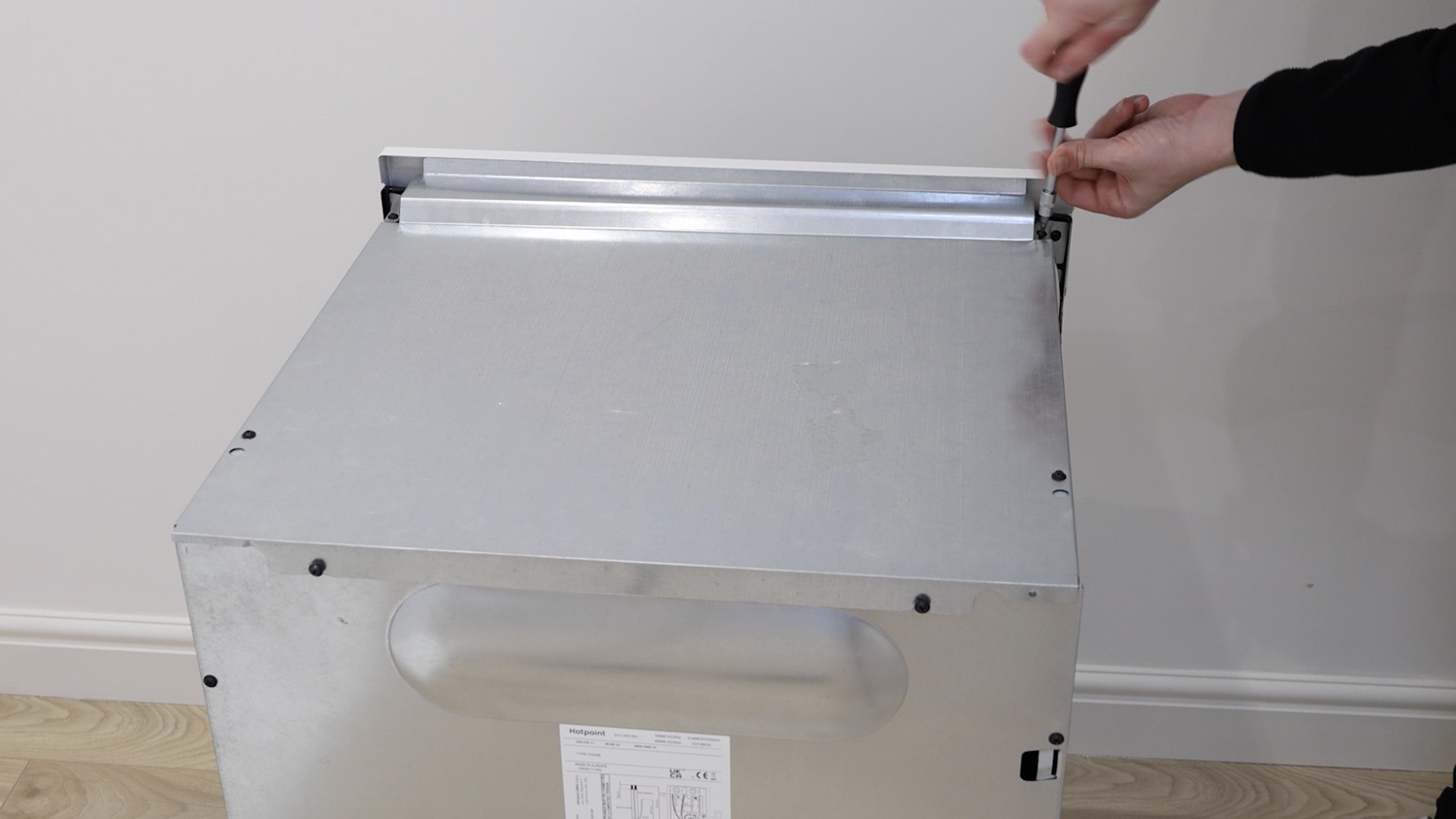 Re-screw screws in top panel
