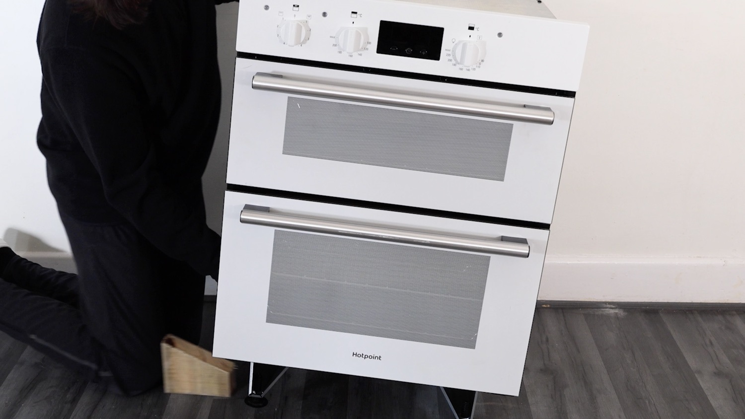 Prop the oven up