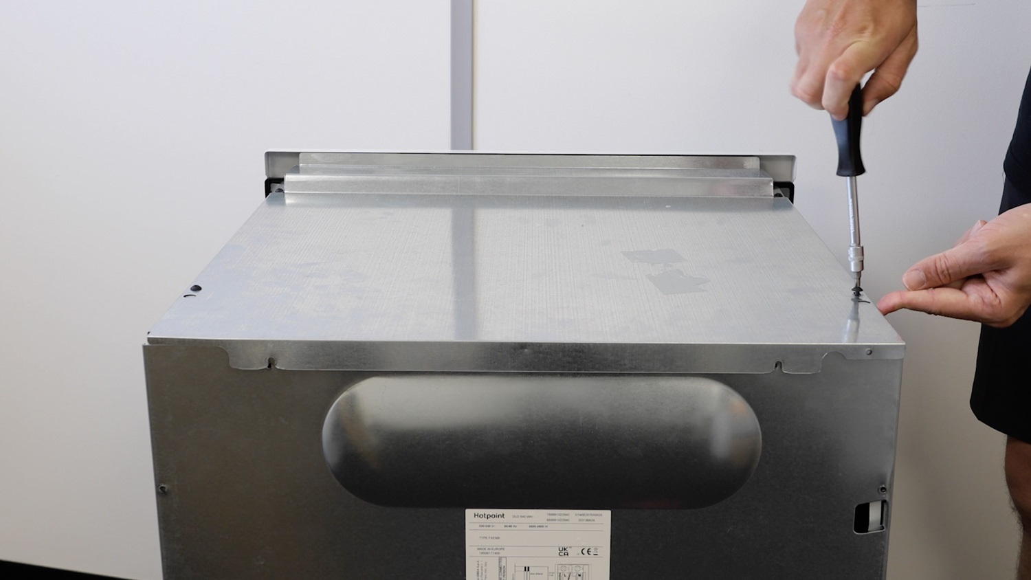 Re-screw top screws
