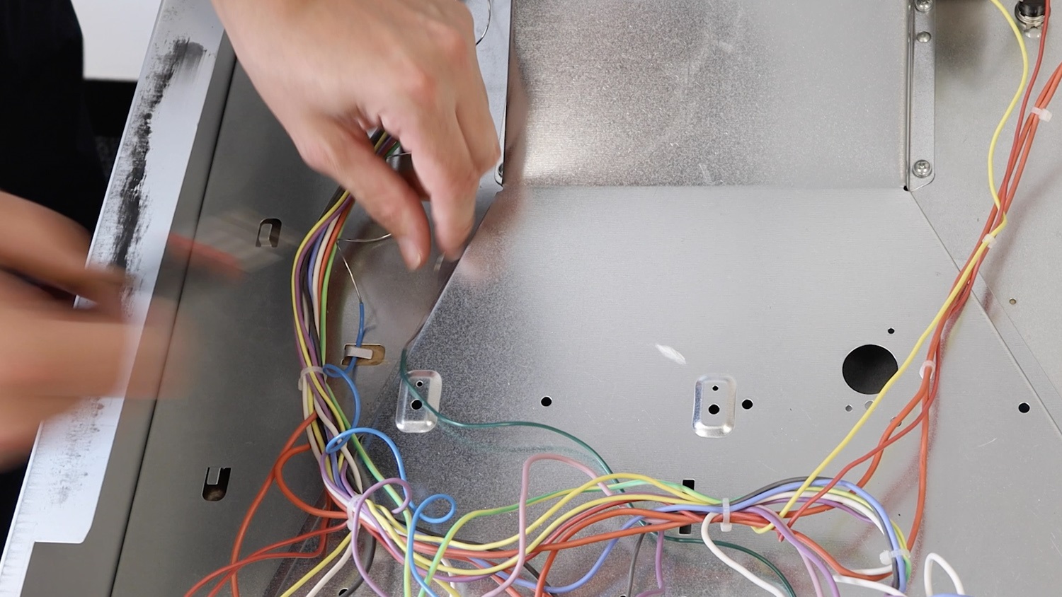 Clip wiring undernearth