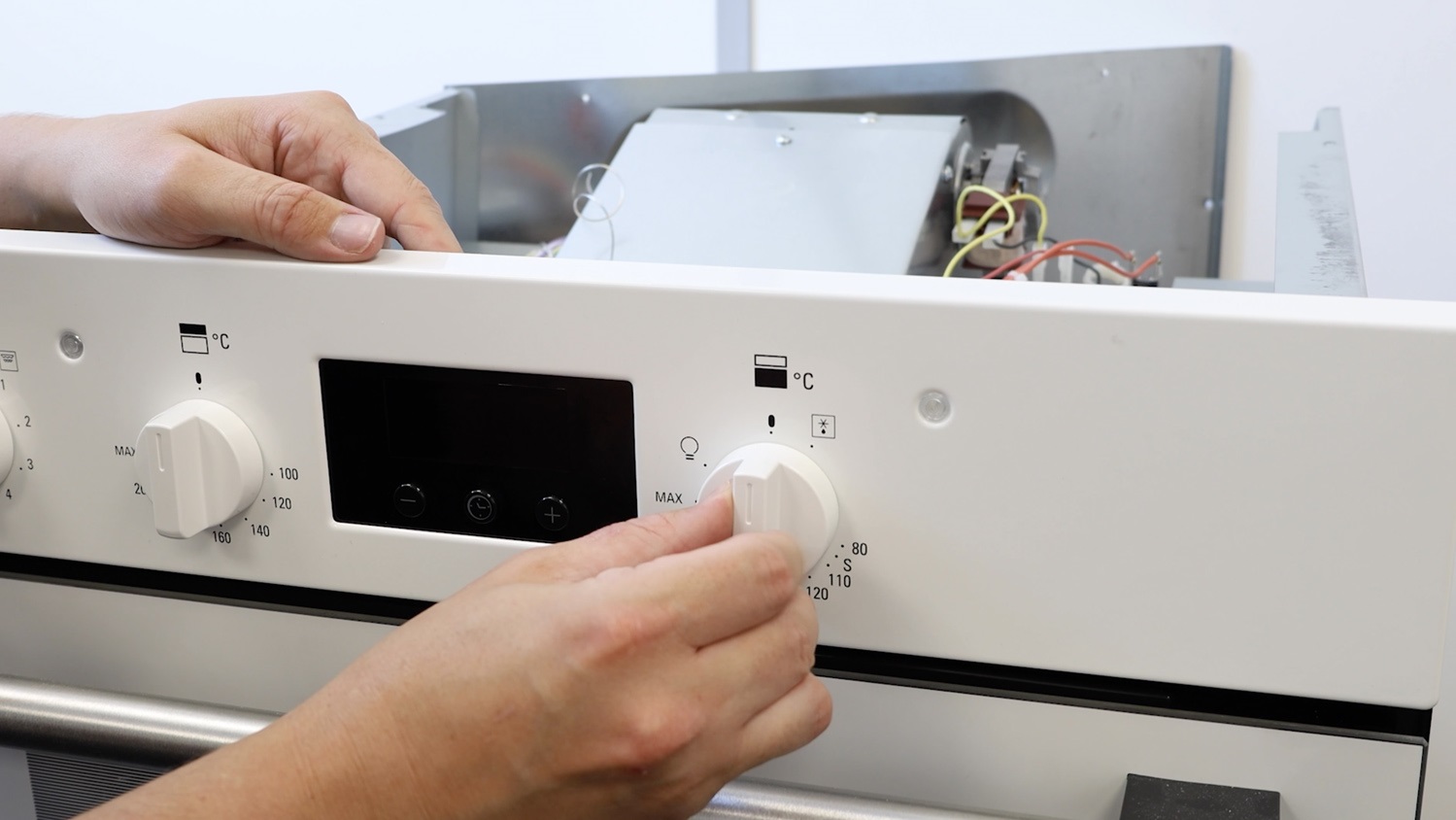Re-attach knob