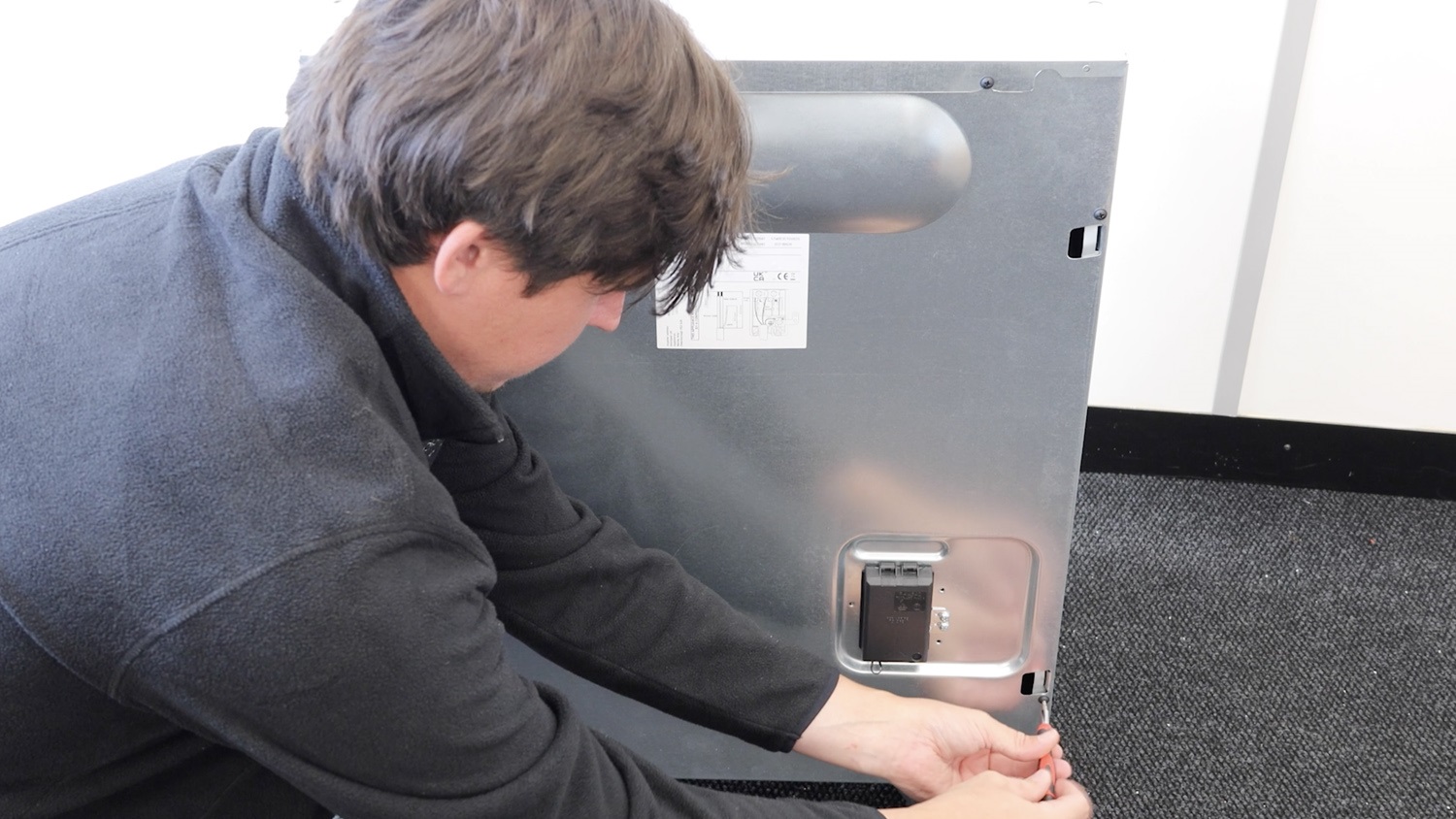 Re-screw screws for top panel