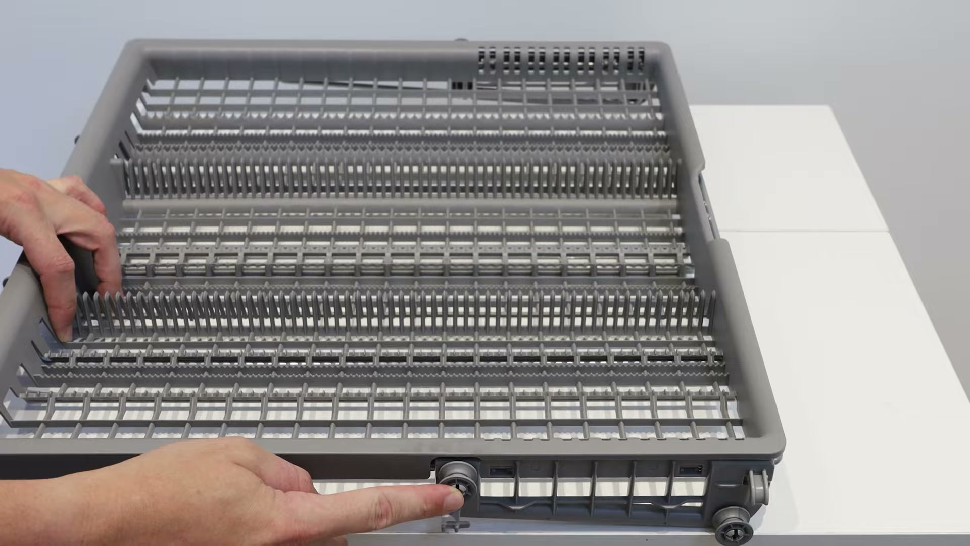 Locating the cutlery tray side supports on the underside of a Bosch vario drawer