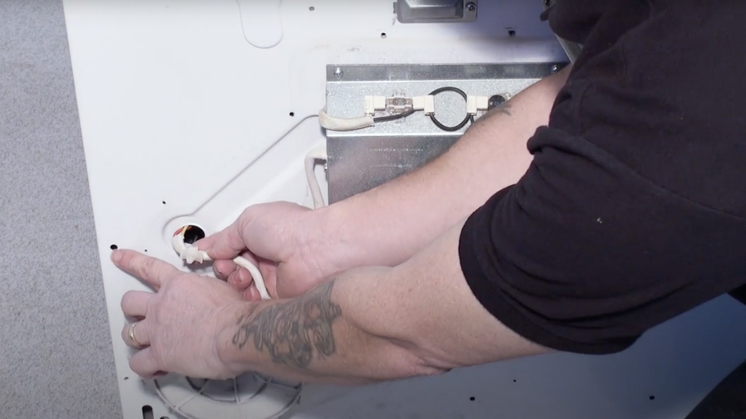 Thread connectors in the tumble dryer