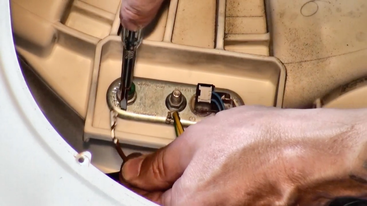 Disconnect electrical wires