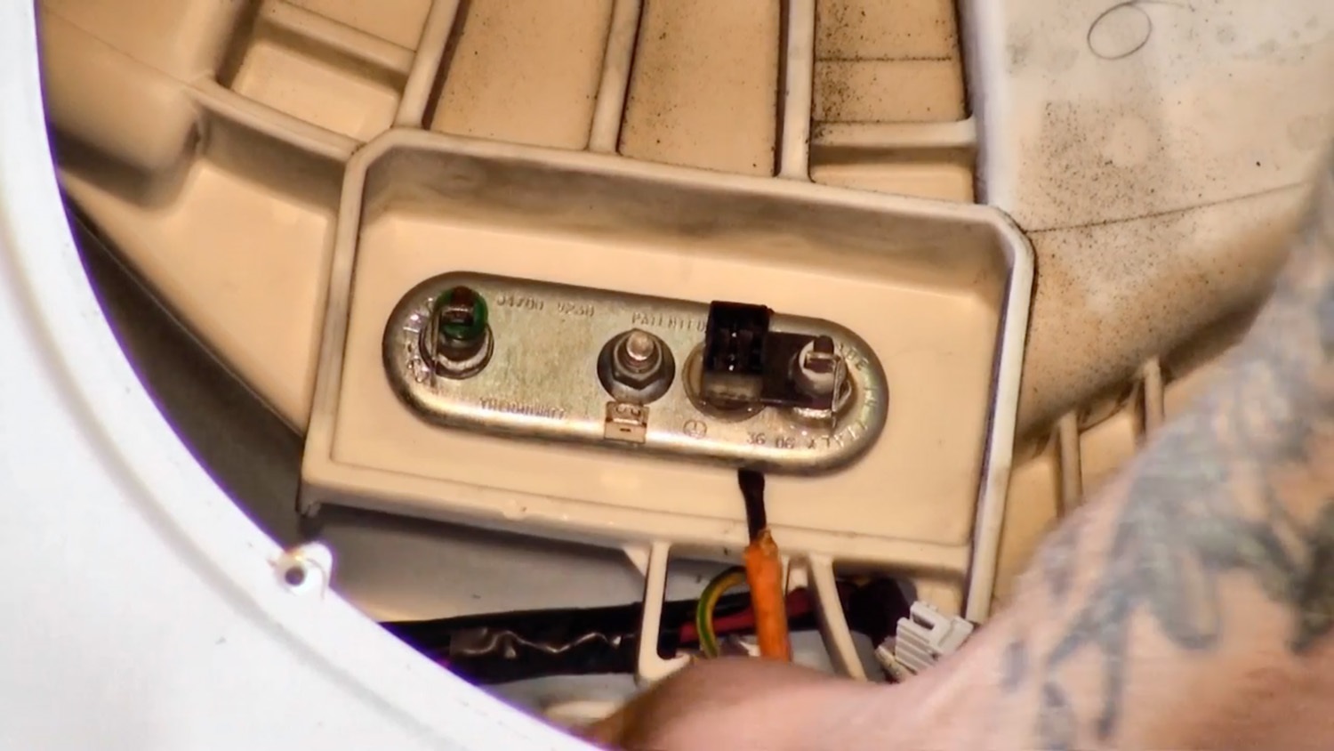 Pry the old heater element away