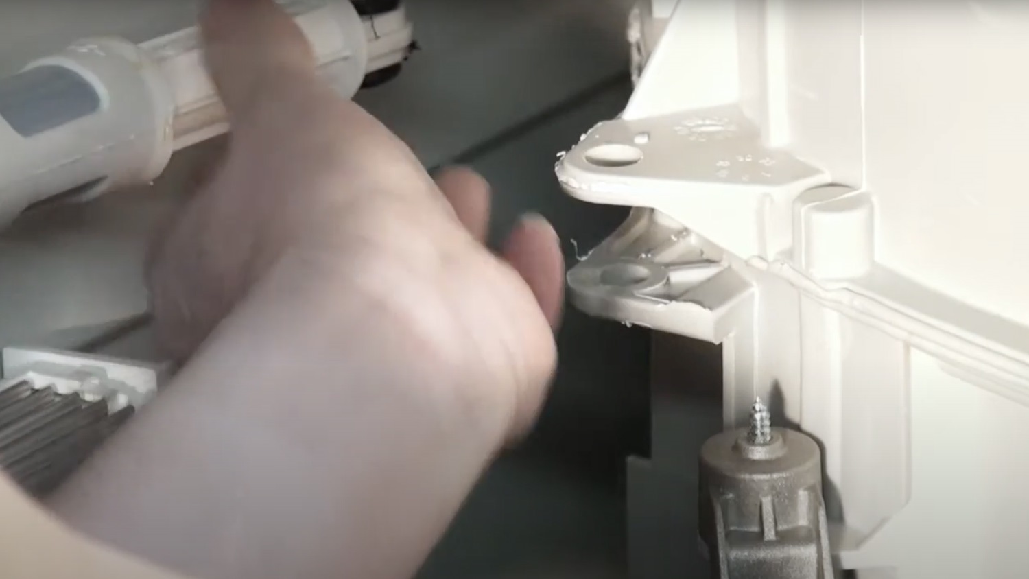 Slide suspension leg to one side