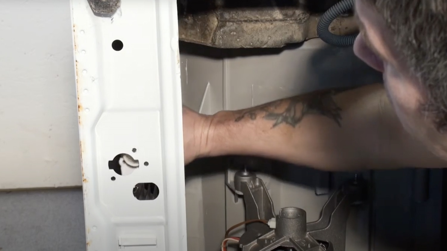Turn and remove suspension leg