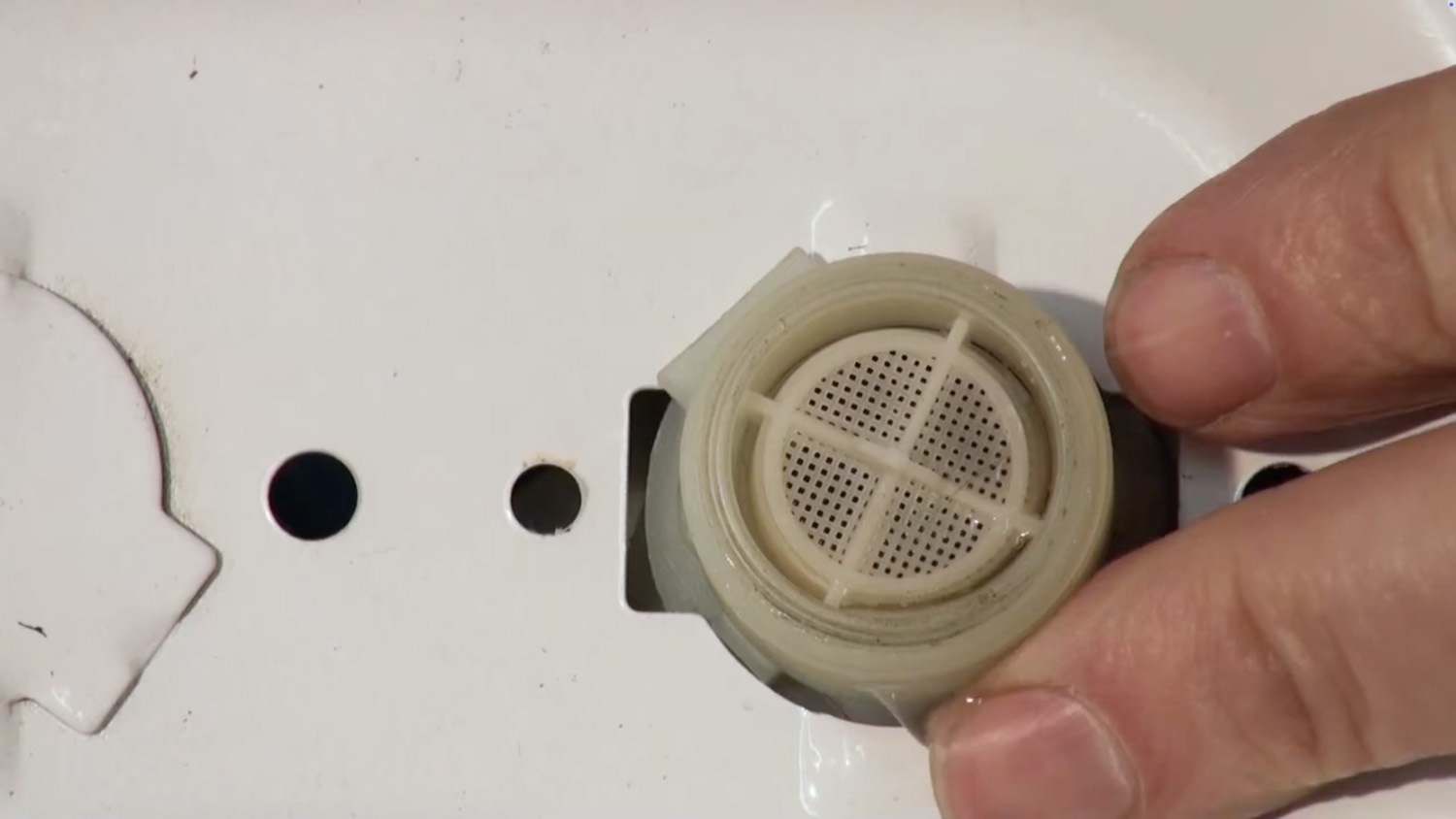 Twist valve anticlockwise to remove